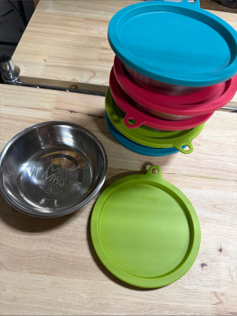 Set of 6 Stainless Bowl with Silicone Travel Lids – Messy Mutts (Holds 1.5 cups)